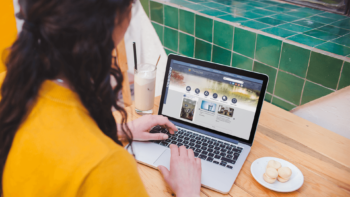Woman working on her laptop at a cafe