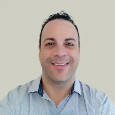Remy Echavarria Headshot